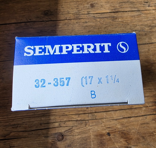 Fahrrad - Schlauch, 17 x 1  1/4 (32-357) , Dunlopventil, orig. Semperit, pass. für Moulton und weitere Falträder 