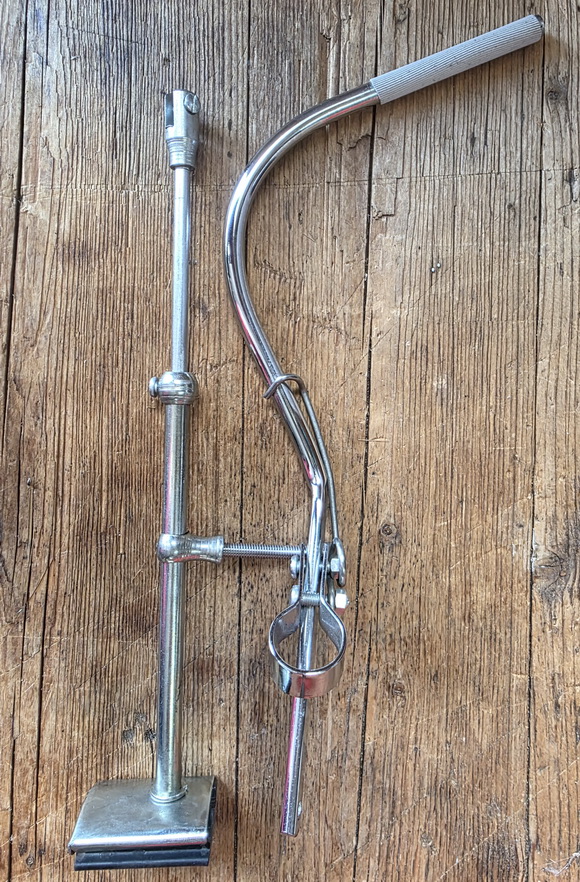 Gestängebremse / Stempelbremse, "NSU-Form", verchromt / glanzverzinkt, NOS mit orig. Hebelüberzug 