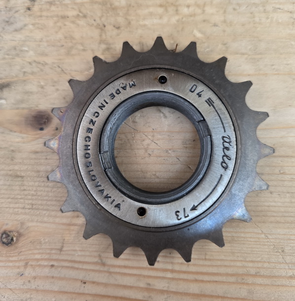Freilaufkranz "VELO" 1-fach, NOS, Standardgewinde 1.375" x 24 tpi, orig. Altbestand 70/80er J., 20  Zähne, 1/2 x 1/8 