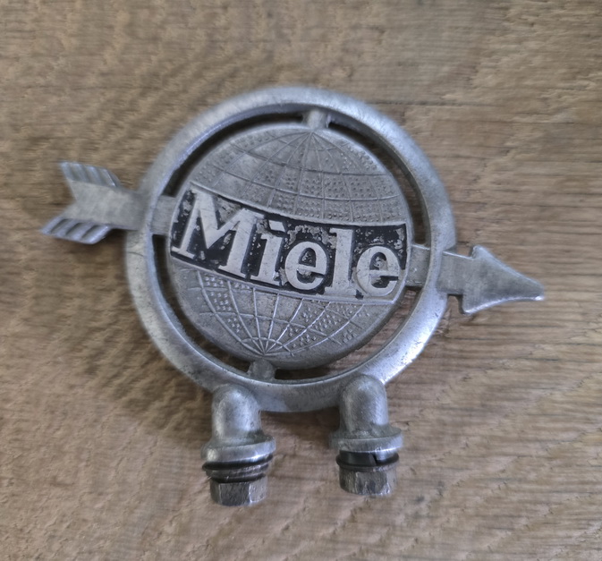 Schutzblechfigur MIELE, Alu Druckguss, orig. Altbestand 50er Jahre, Zustand gebraucht, unbeschädigt, ähnl. Abb. 