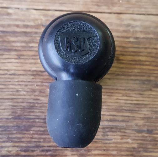 Zündkerzenstecker "NSU", schwarz, alte 50er Jahre Ausführung, nicht entstört, geschraubter Messingeinsatz 