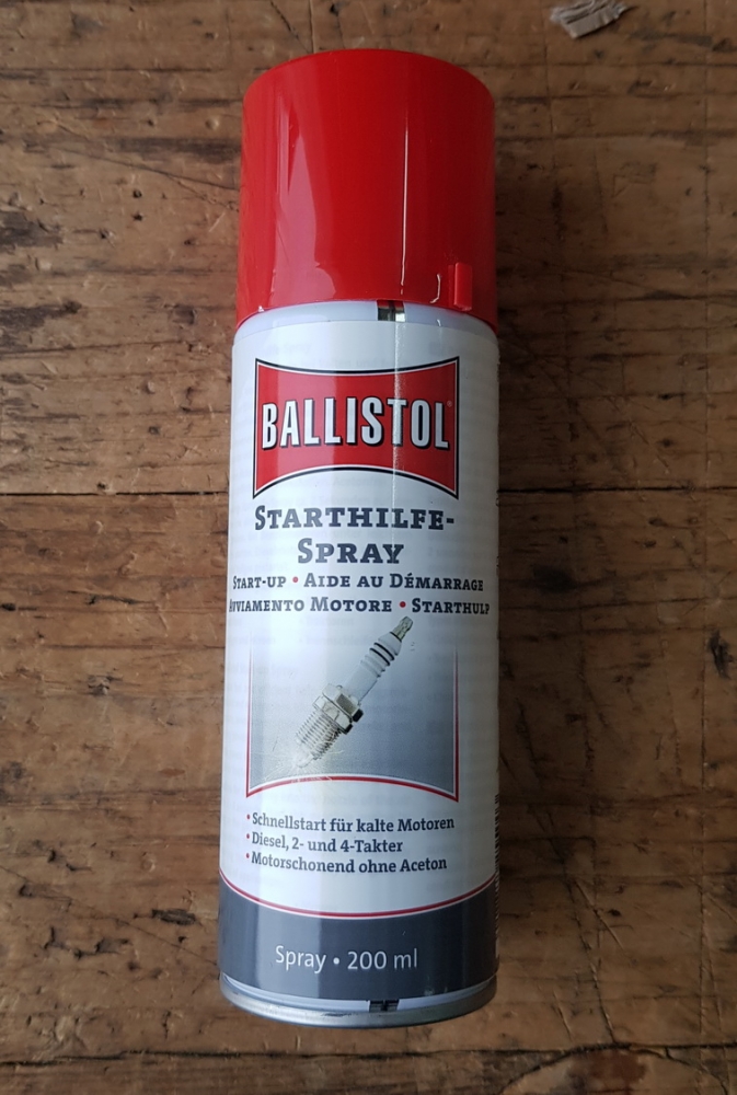 Starthilfespray von "Ballistol" . Hilft acetonfrei jedem 2- und 4 Takt Startverweigerer auf die Sprünge ! 
