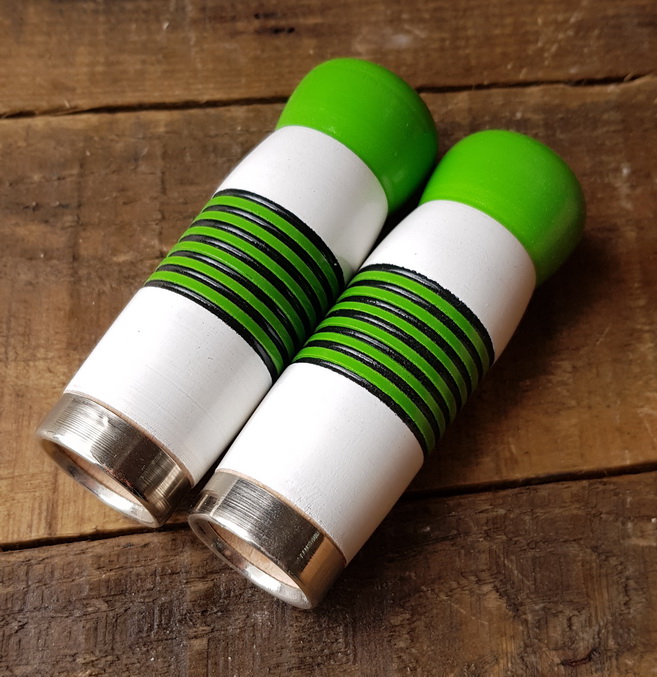 Holzgriffe,  ballige Form, zweifarbig lackiert, grün-weiß, 22 mm, 100mm lang, Dübelbefestigung, sehr hochwertig 