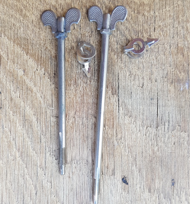 RIEMANN Karbidlaternen , Regulierschraube (ohne Feder) , Länge ca. 74 mm unterhalb Flügel, Gewinde 4 mm, rare, orig. alte Neuware ! 