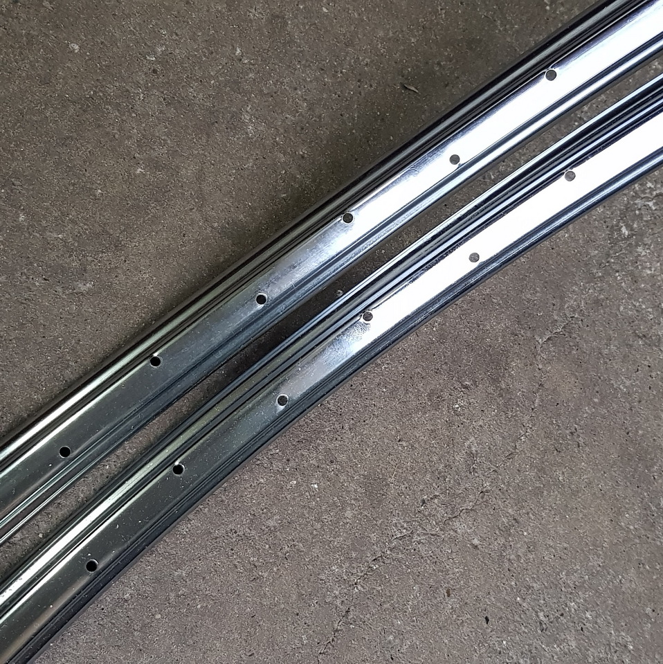 Drahtfelgensatz 28 x 1 1/2 (ETRTO 635 mm) ,  36-loch, Breite ca. 35 mm, ideal für AT Waffenräder etc., NOS! 