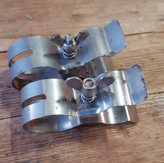 Pumpenhalter, vernickelt, orig. 20-30er Jahre, rare alte Neuware mit etwas Lagerpatina     