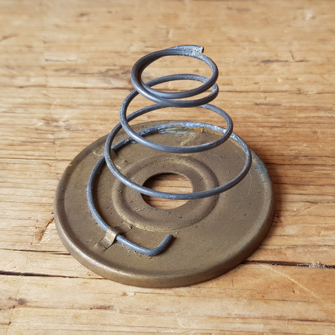 RIEMANN Karbidlaternen Bechereinsatz mit Feder, 56 mm, are, orig. alte Neuware !, ggf. mit leichter Patina   