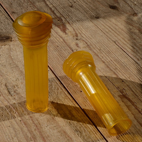 Kunststoffgriff "Längsrille", Prallschutz, transparent-gelb,  22mm, 70er Jahre, orig Altbestand 