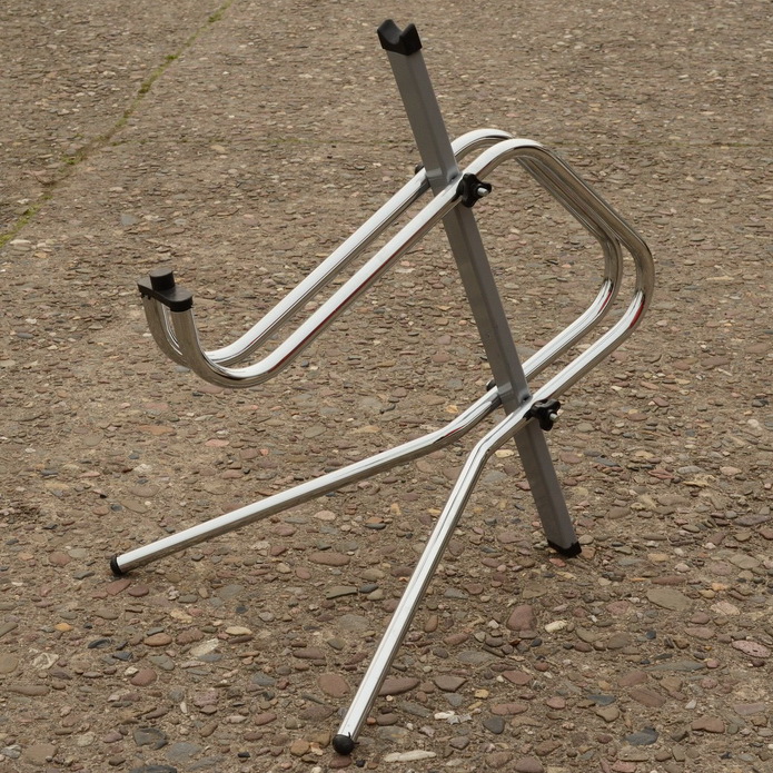 Ausstellungs Ständer, Stahl verchromt, Höhe 49cm, Breite 38cm 