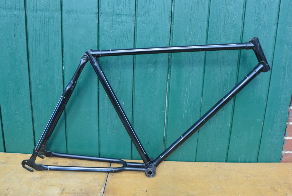 Fahrradrahmen "Adler", 50er Jahre, Linierung blau/weiß, Herrenausführung, 28 Zoll 