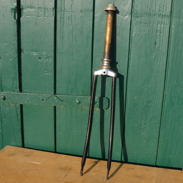 Fahrradgabel "Opel" 28 Zoll, Schaftlänge 230 mm, Gewindelänge 30 mm, Scheidenlänge 390 mm, Weite oben 55 mm 