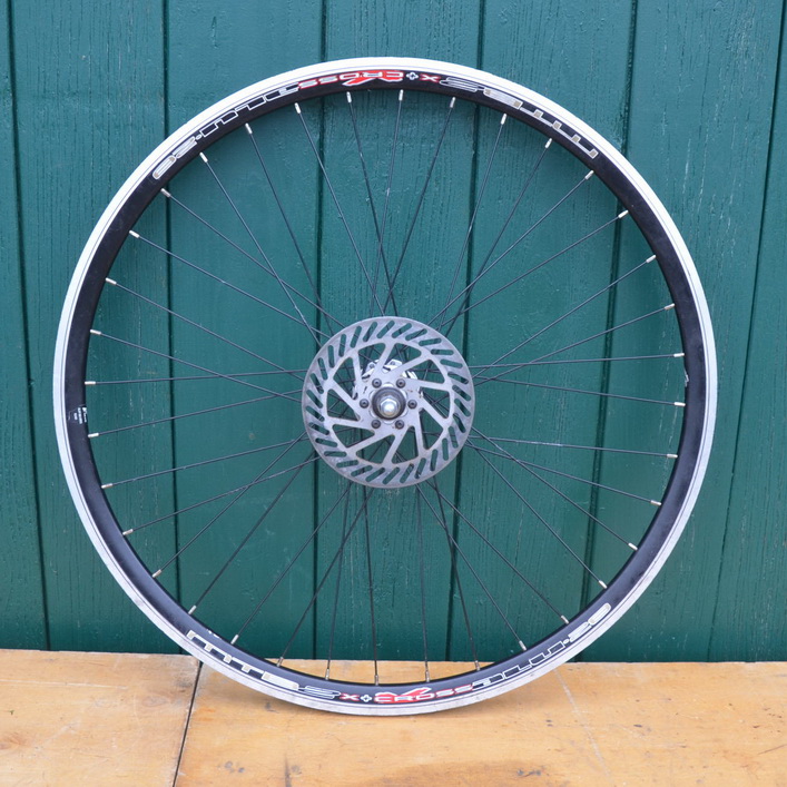 Laufrad vorn 28 Zoll mit Felge "MTB2X+Cross", 36-Loch, Felge schwarz mit schwarzen Speichen 