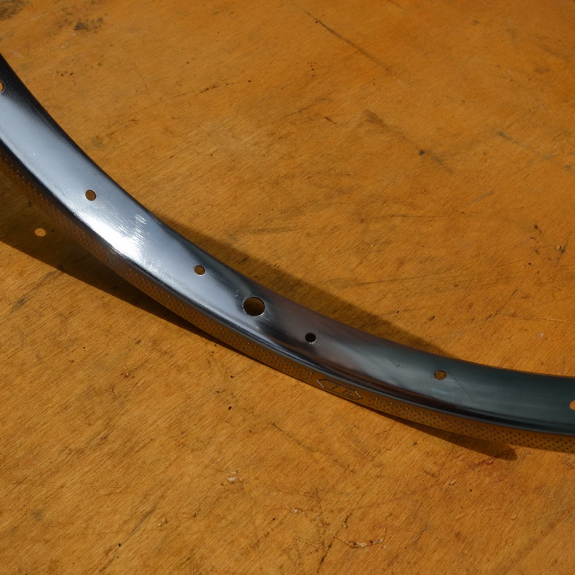 Felge 18 Zoll, verchromt, Breite 30 mm, Lochzahl 20, Ventilbohrung 8,5 mm 