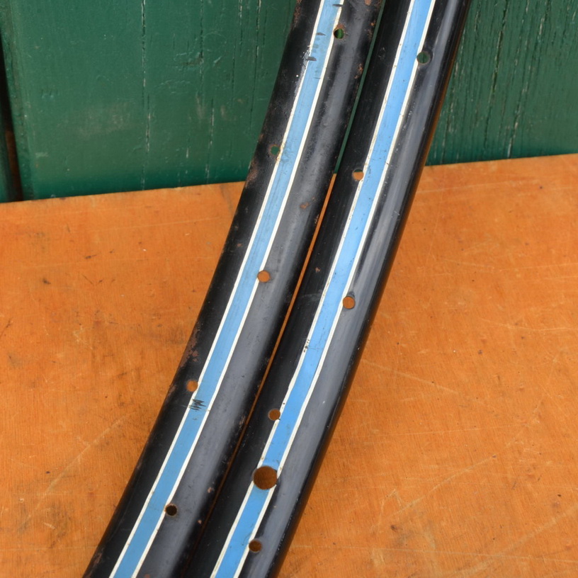 Wulstfelgensatz 26 x 1 ½, 36-loch, Breite 33 mm, schwarz, Linierung blau/weiß, 