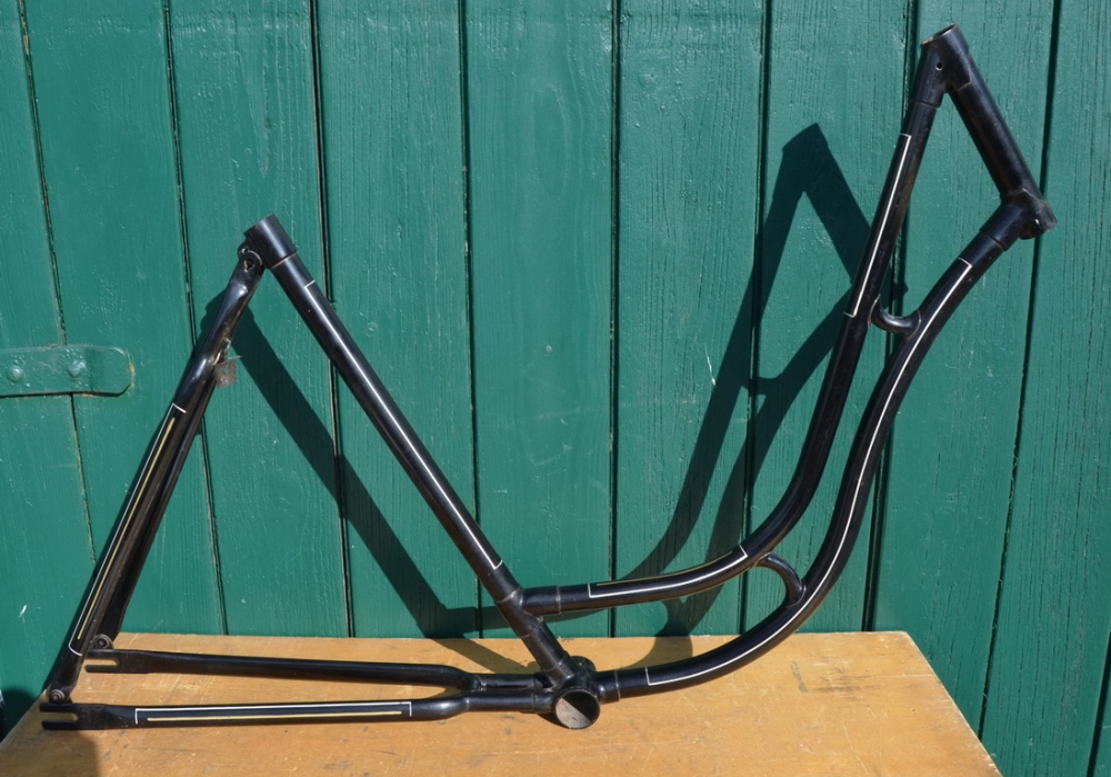 Fahrradrahmen Damenrad 28 Zoll, "Miele". Vor Jahrzehnten neu lackiert und handliniert, 30er Jahre 