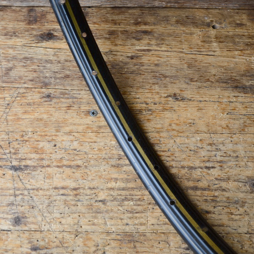 Felge 26 x 1,75, gold liniert, Breite 35 mm, Bohrdurchmesser 5,5 mm 