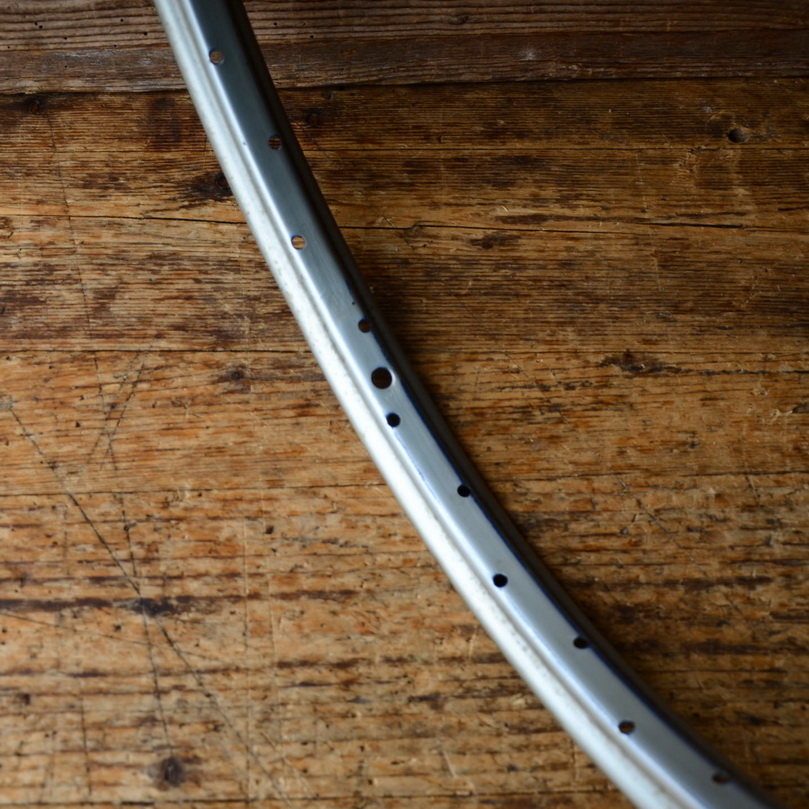 Felge 23 x 1,75, silber lackiert, Breite 35 mm, Bohrdurchmesser 5,5 mm 