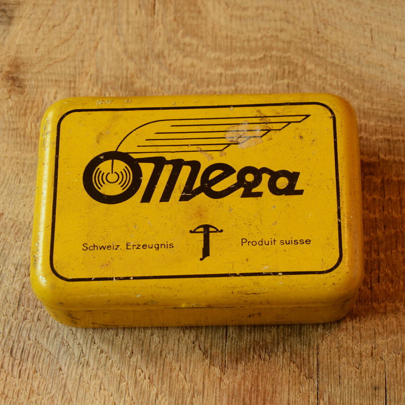 Flickzeug Blechdose "OMEGA" orig. 50er Jahre, 105 x 74 x 33 mm, ohne Inhalt 