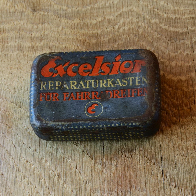 Flickzeug Blechdose "EXELSIOR" orig. 20er Jahre, 68 x 46 x 21 mm, ohne Inhalt  