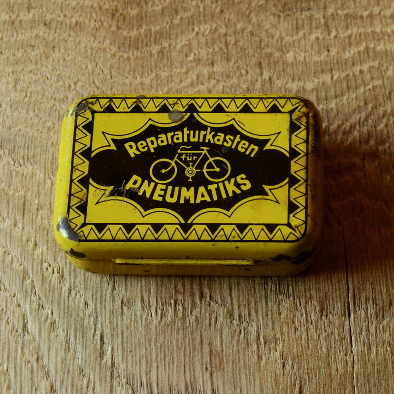 Flickzeug Blechdose orig. 30er Jahre, 69 x 46 x 20 mm, ohne Inhalt  