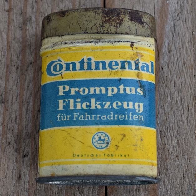 Flickzeug Blechdose "CONTINENTAL" orig. 30 er Jahre, 61 x 42 x 20 mm, ohne Inhalt 