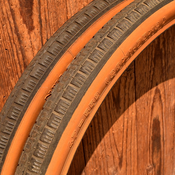 Paar Reifen Fahrrad, DUNLOP, 26 x 1,75 x 2 (47-559), 60/70er J., braunwand, alte Neuware 