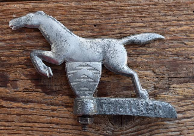 Schutzblechfigur STRICKER, Alu Druckguss, orig. Altbestand 50er Jahre, Zustand siehe Bild 