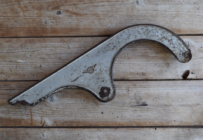 Kettenschutz "HEBIE", Länge c.a. 41 cm, orig. 60er J., unrestaurierter Zustand gem. Bildern 