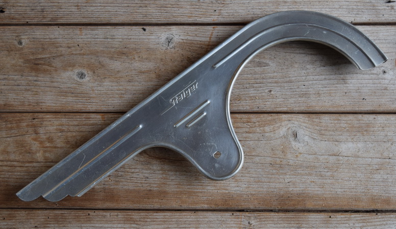 Kettenschutz "STAIGER", Länge c.a. 40 cm, orig. 60er J., unrestaurierter Zustand gem. Bildern    