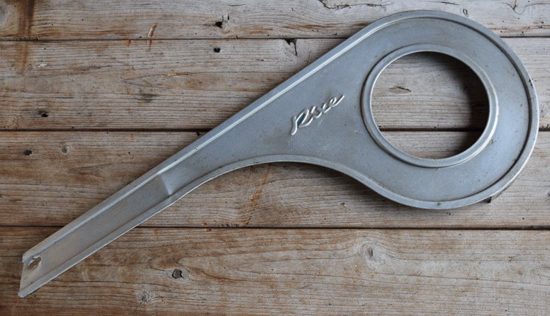 Kettenschutz "RIXE", Länge c.a. 53 cm, orig. 70er J., unrestaurierter Zustand gem. Bildern    