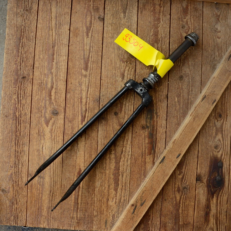 Gabel 28"orig. 50er J. unrestauriert, Schaftlänge 224 mm, Scheidenlänge 395 mm, Weite oben 55 mm, Zustand siehe Bilder  