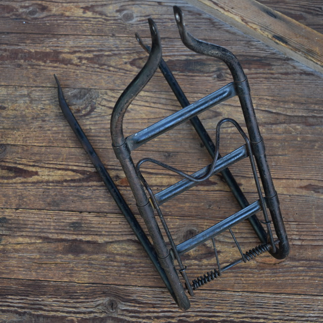 Gepäckträger, orig. 50er Jahre, gebraucht mit Gebrauchsspuren s. Bilder, Breite 16,5cm, Höhe c.a. 37cm 