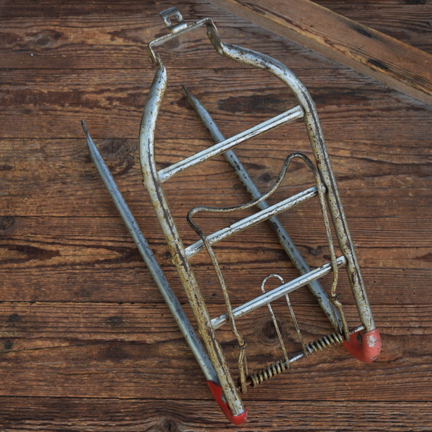 Gepäckträger, orig. 50er Jahre, gebraucht mit Gebrauchsspuren s. Bilder, Breite 16cm, Höhe c.a. 35cm 