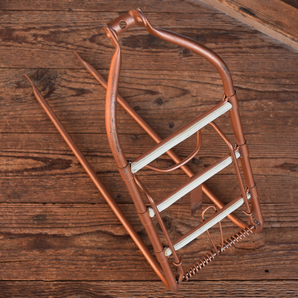 Gepäckträger, orig. 50er Jahre, unbenutzt mit lagerungsbedingter Patina s. Bilder, Breite 14cm, Höhe c.a. 35,5cm 