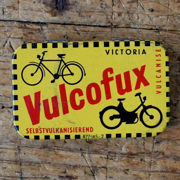 Flickzeug Blechdose "VICTORIA VULCOFUX" orig. 50er Jahre, 78 x 48 x 15 mm, ohne Inhalt 