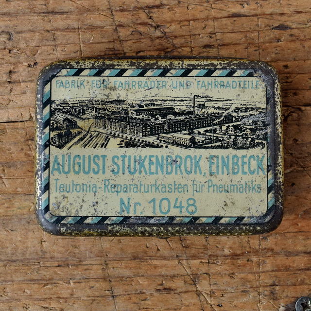 Flickzeug Blechdose "AUGUST STUKENBROK, EINBECK" orig. 20er Jahre, 104 x 74 x 25 mm, ohne Inhalt 