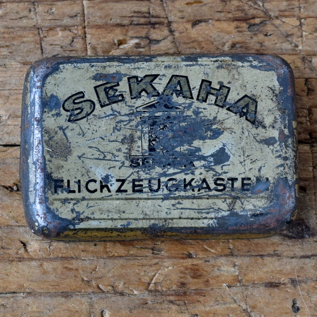 Flickzeug Blechdose "SEKAHA" orig. 30er Jahre, 58 x 39 x 19 mm, ohne Inhalt 