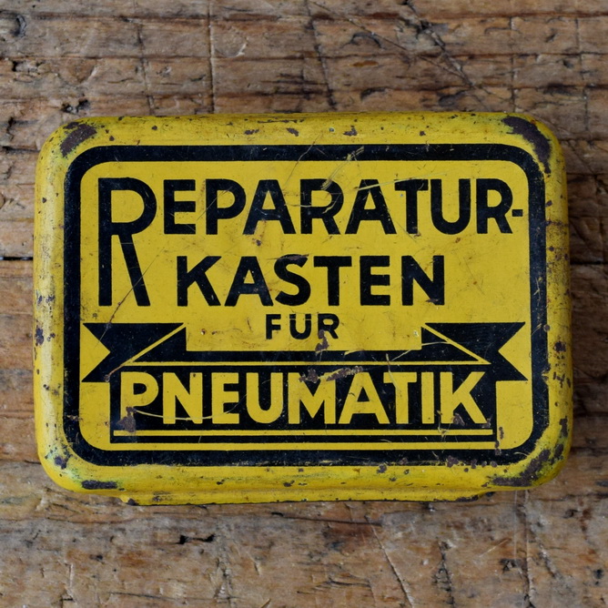 Flickzeug Blechdose "FÜR PNEUMATIK" orig. 30er Jahre, 83 x 61 x 22 mm, ohne Inhalt 