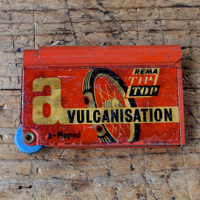 Flickzeug Blechdose "TIP TOP" orig. 50er Jahre, 74 x 48 x 13 mm, ohne Inhalt 