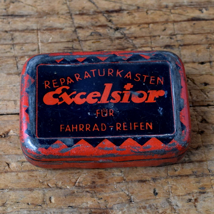 Flickzeug Blechdose "EXCELSIOR" orig. 20er Jahre, 68 x 46 x 21 mm, ohne Inhalt 