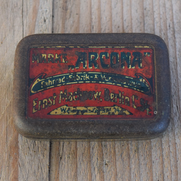 Flickzeug Blechdose "ARCONA" orig. 30 er Jahre, 68 x 46 x 22 mm, ohne Inhalt 