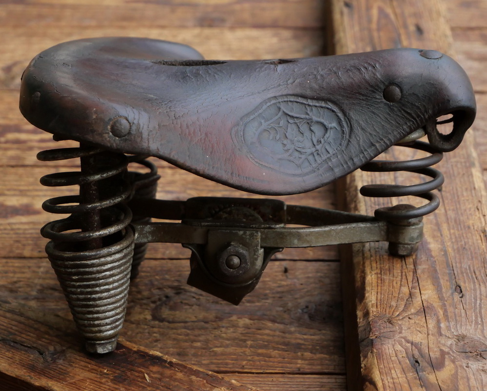 Sattel Damen, für Tourenrad, Leder, braun, Gestell vernickelt, original 10er/20er Jahre, gebr. 