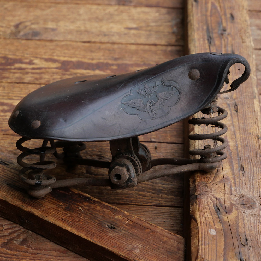 Sattel Damen, für Tourenrad, Leder, braun, Gestell lackiert, original 20er Jahre, NOS 