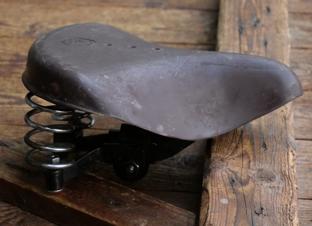 Sattel Damen, W.E.G. Extra, für Tourenrad, Gummi, rotbraun, Gestell verchromt/lackiert, original WW2 30er/40er Jahre, gebr. 