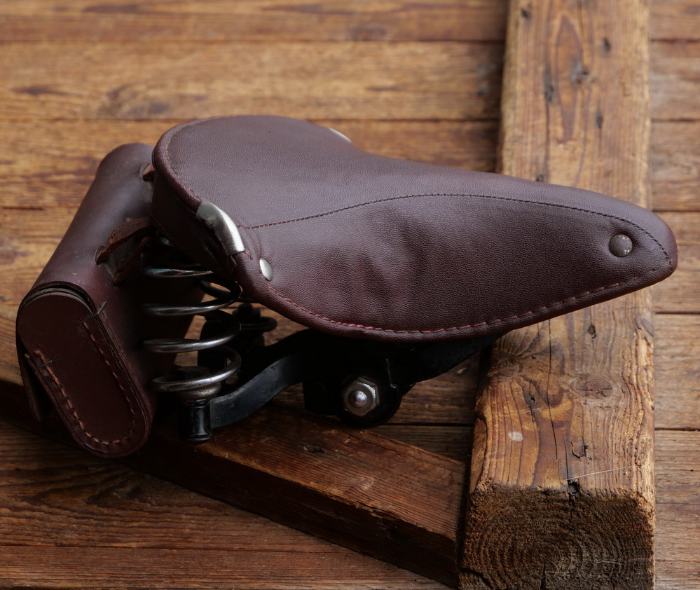 Sattel LEPPER, Damenform für Tourenrad, Lefa, weinrot, Gestell verchromt/lackiert, original WW2 40er Jahre, gebr. 