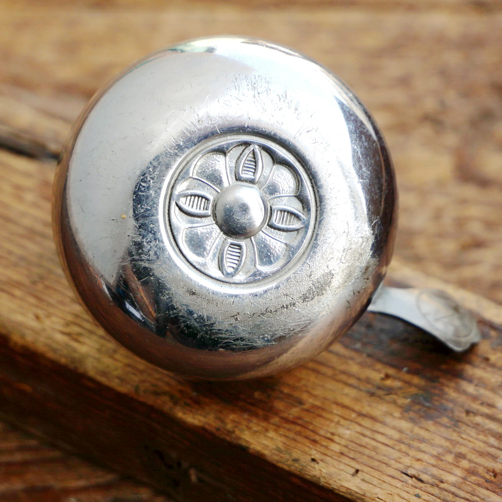 Fahrrad/Moped Klingel, Motiv Blüte, orig. DDR 50er Jahre, gebr. 