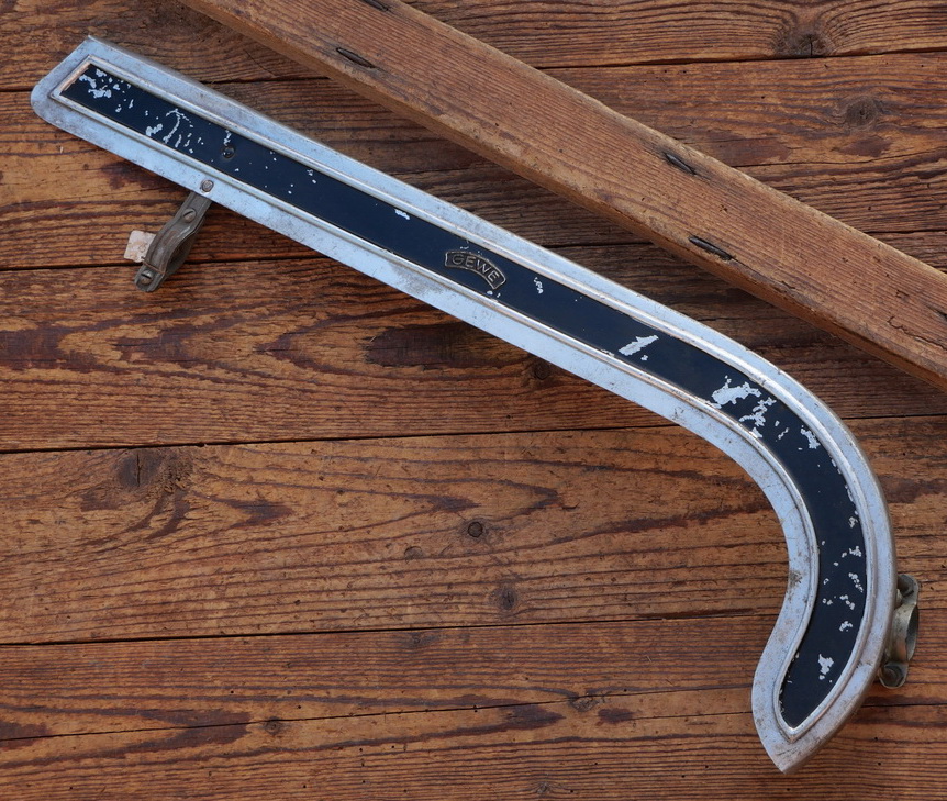 Kettenschutz GEWE, Alu, Länge ca. 56 cm, orig. 30er J., teilw. schwarz lackiert, NOS 