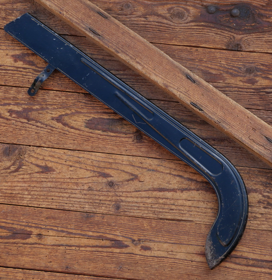 Kettenschutz, Länge ca. 55 cm, orig. 50er/60er J., schwarz, Linien gold, NOS 