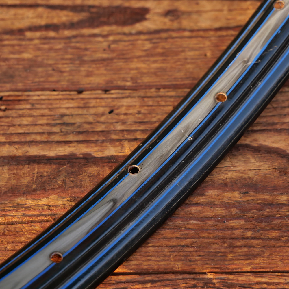 Felge, 28 Zoll (622), schwarz, Linien blau/Mitte weiß geflammt, für WANDERER, 30er-50er J., NOS 