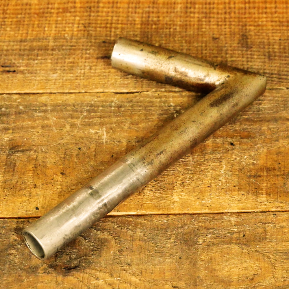 Winkelsattelstütze, Durchmesser: ca. 22 mm, Schaftlänge: ca 150 mm, vernickelt, orig. 10er-30er Jahre, gebr. 